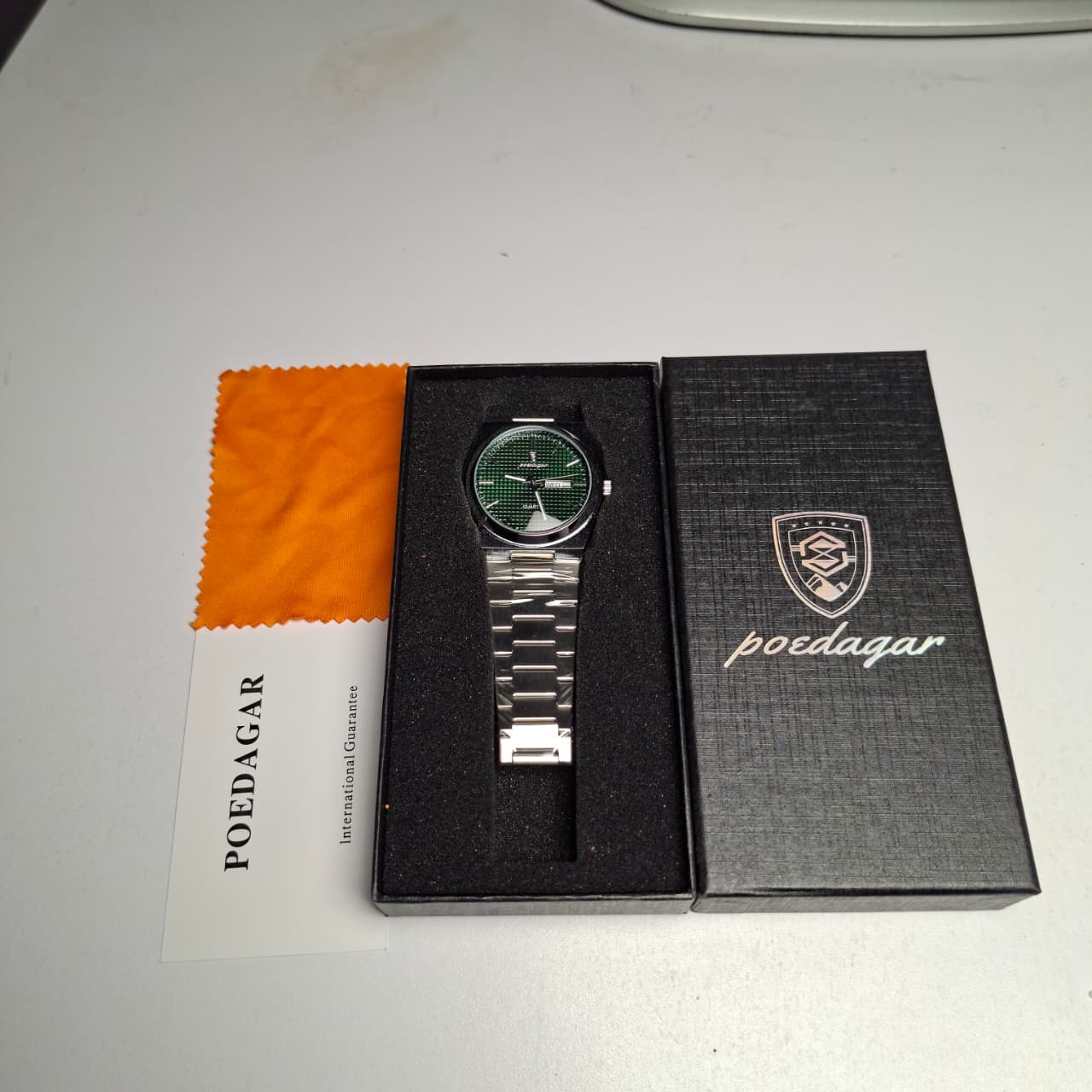 Reloj Hombre POEDAGAR 821 Irish Green Carátula Verde Acero Inoxidable Luminiscente Broche Mariposa